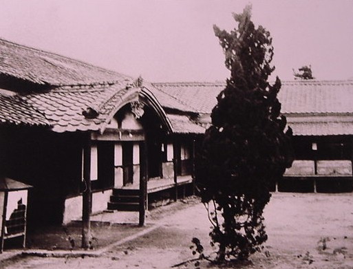 坂出小学校（現在中央小学校が建っている）　1890年