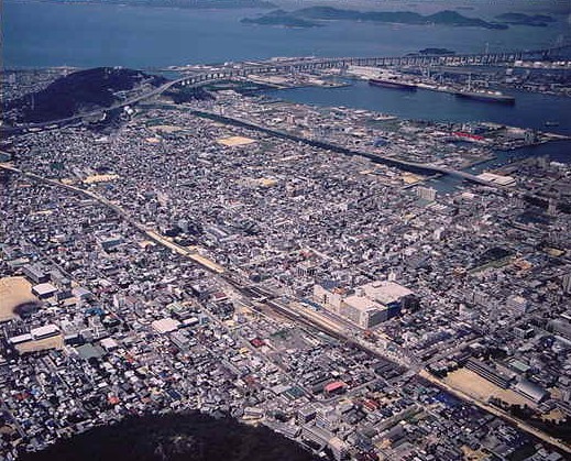 笠山上空から市街地を望む　1992年