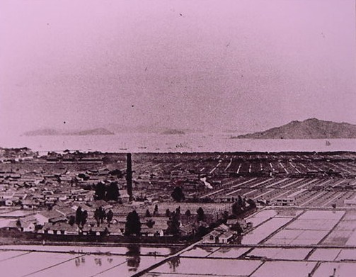 市街地展望（中央が讃岐紡績，現サティ）　1909年