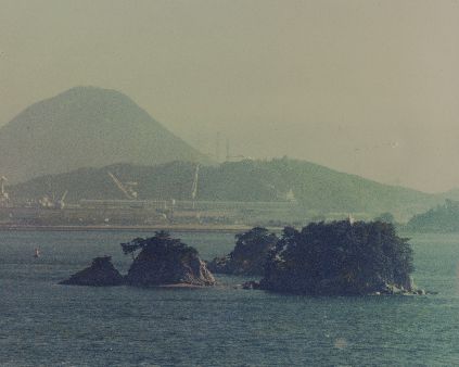 発破前の三ツ子島