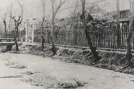 東部小学校校門　1930年頃