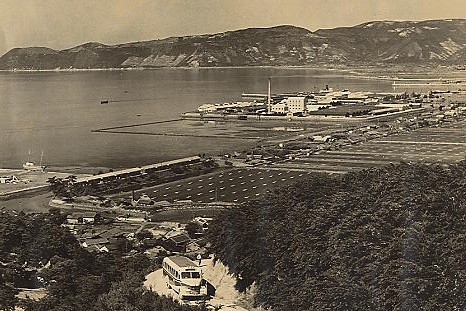 聖通寺山から御供所港を望む　1946年頃