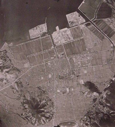市街地の空撮写真　1月8日，000　1947年