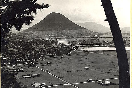 笠山より飯野山展望　1952年