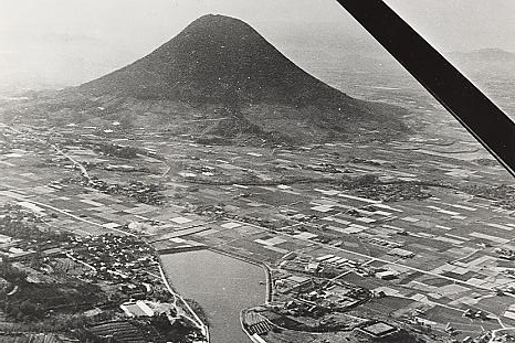 鎌田池上空から川津の展望　1957年