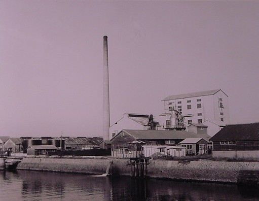 坂出塩業組合真空式製塩工場　1962年頃