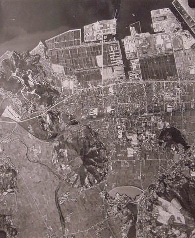 市街地の空撮写真　1月6日，000　1962年