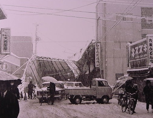 豪雪（63年ぶりの豪雪被害・京町一丁目）　1968年