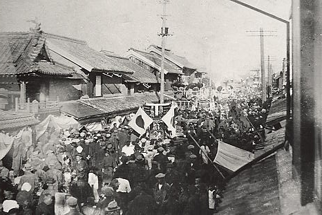 秋祭風景（現中央町付近）　1912年－1925年頃