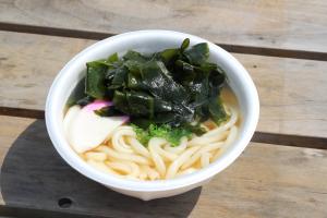 わかめうどんの写真