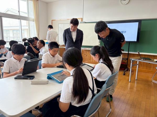 児童が‟AIを育てる”体験学習～対話型AIを用いた特別授業～