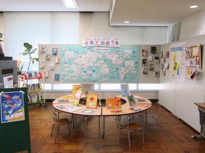 世界と出会う本　全景