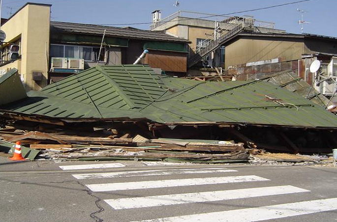 市内中心地で総破壊の店舗住宅