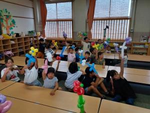 東部小学校仲よし教室A　バルーンアート体験